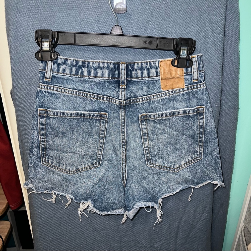 Zara Dark Wash Distressed Jean Shorts - Picture 4 of 6